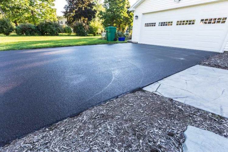 Different asphalt materials used for making driveways in Frederick, MD by Driveways 2Day